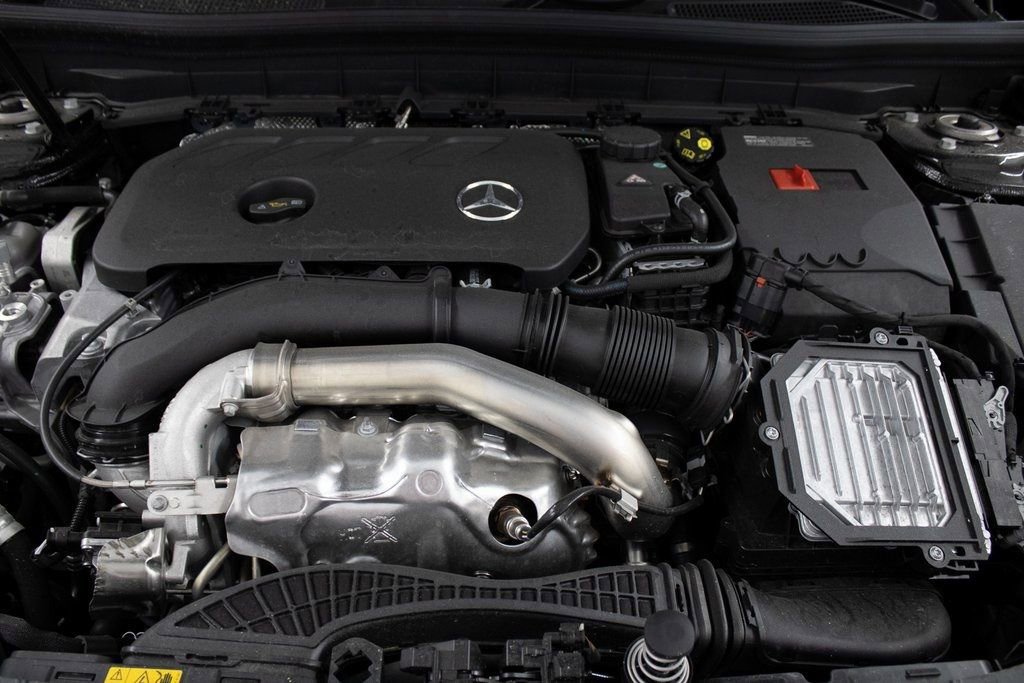 Used 2024 Mercedes-Benz GLB 250 4MATIC image 32
