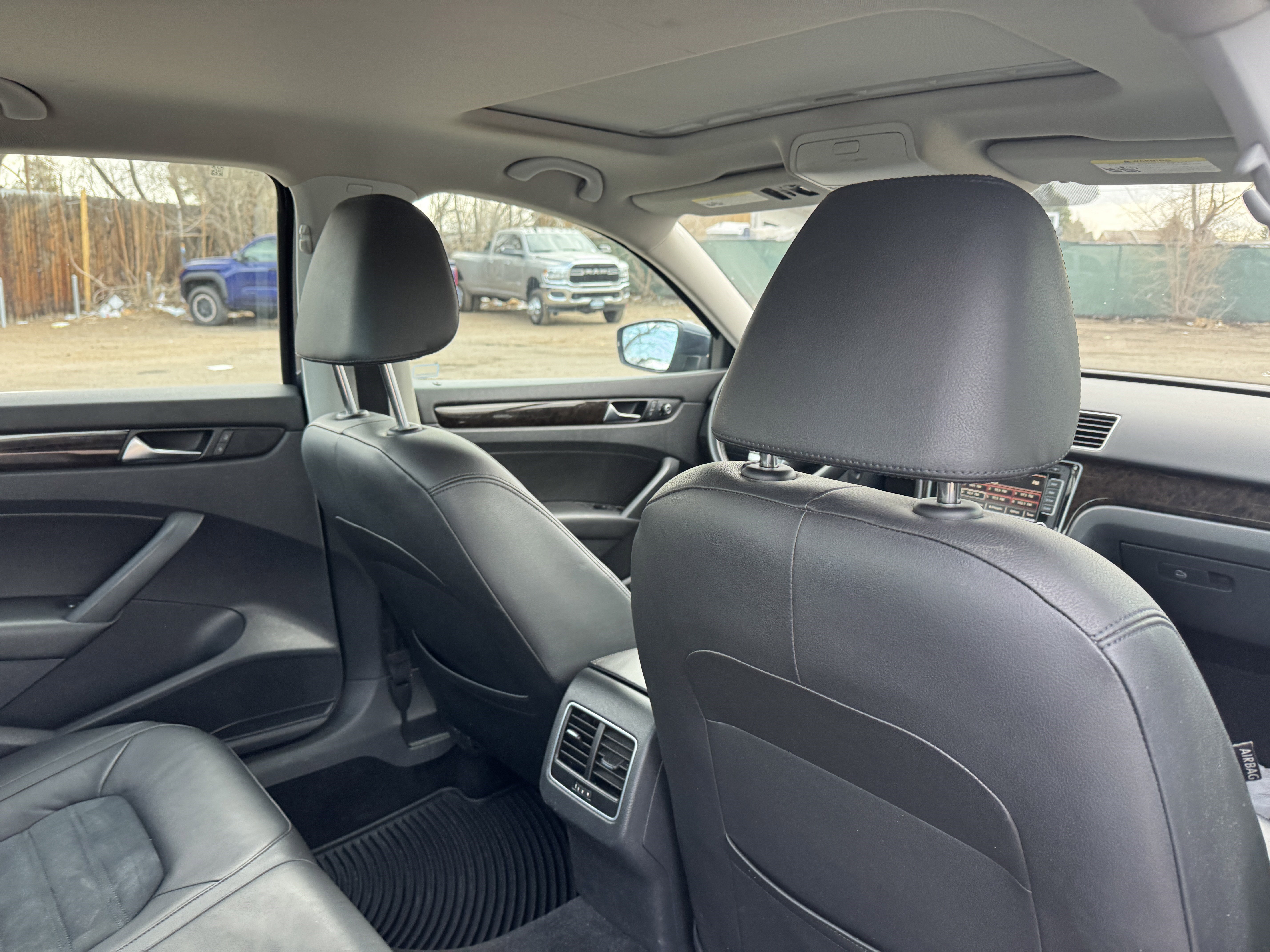 Used 2014 Volkswagen Passat TDI SEL Premium image 19