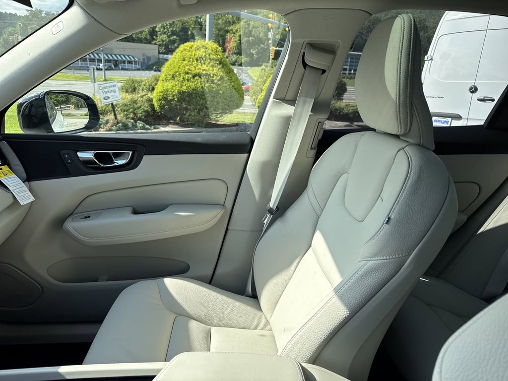 New 2025 Volvo XC60 T8 Plus w/ Protection Package Premier image 30