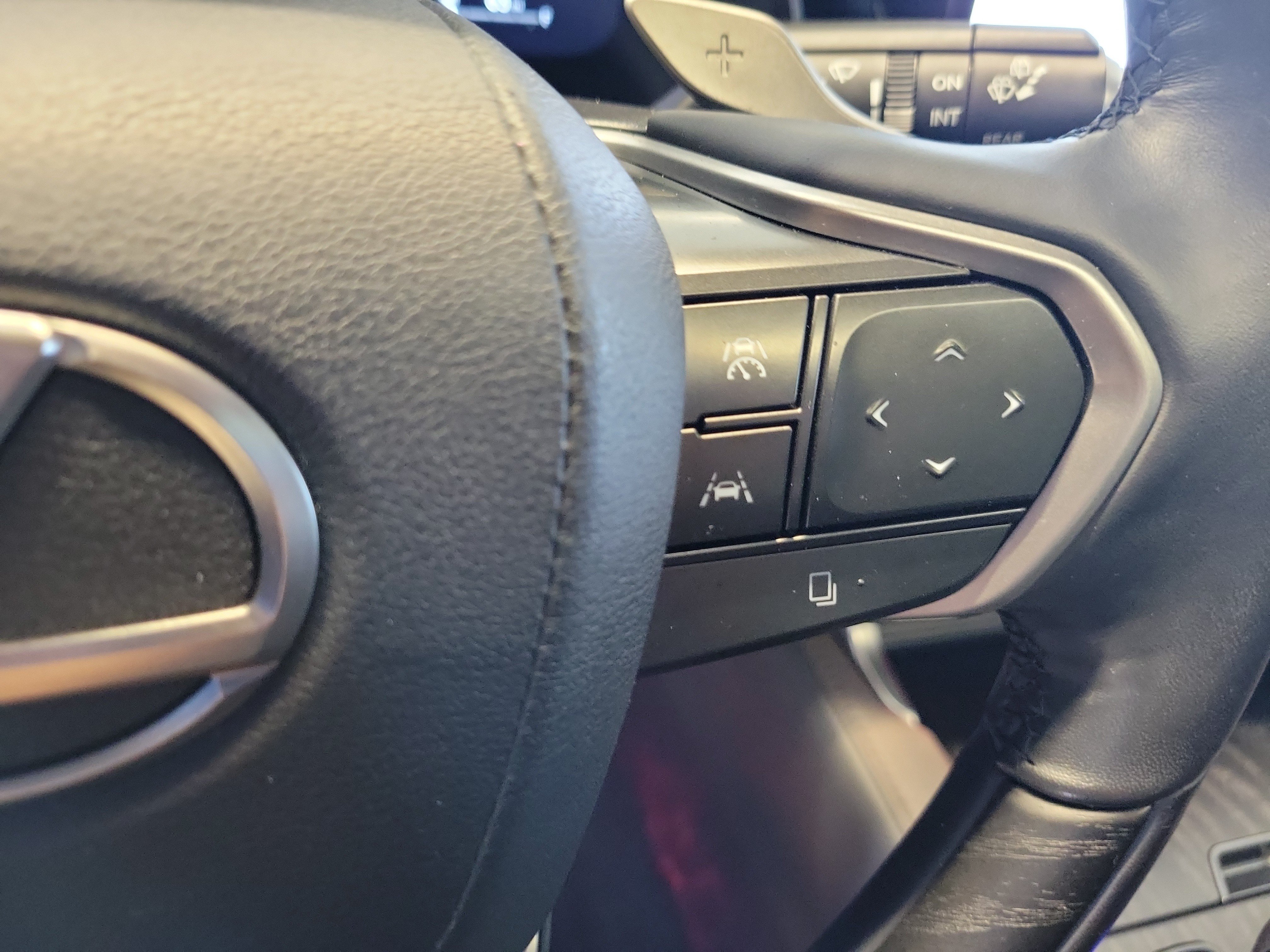 Used 2025 Lexus RX 450h AWD w/ Convenience Package image 29