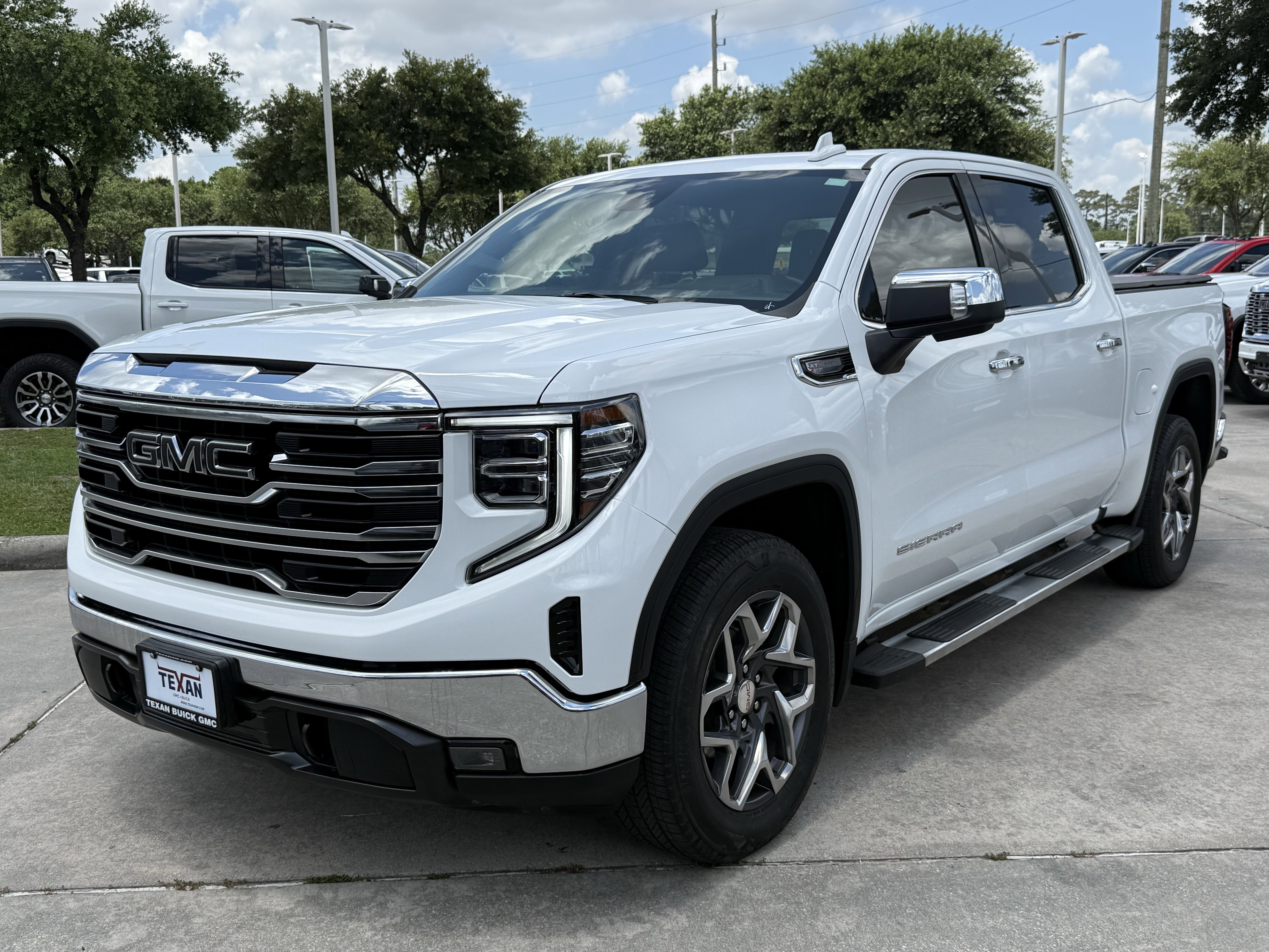 Used 2025 GMC Sierra 1500 SLT RWD image 9