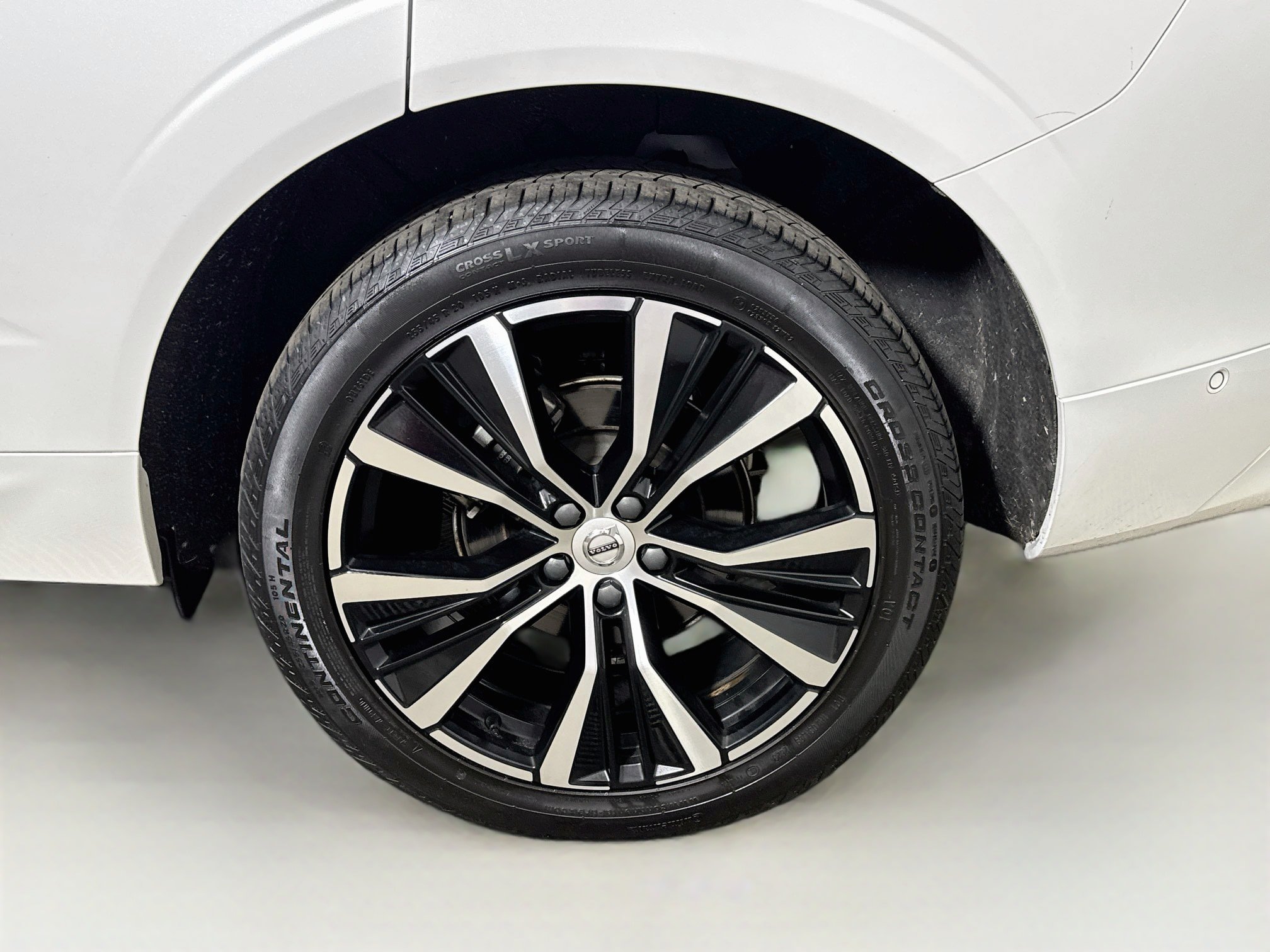 Used 2024 Volvo XC60 B5 Plus w/ Protection Package Premier AWD/4WD image 27