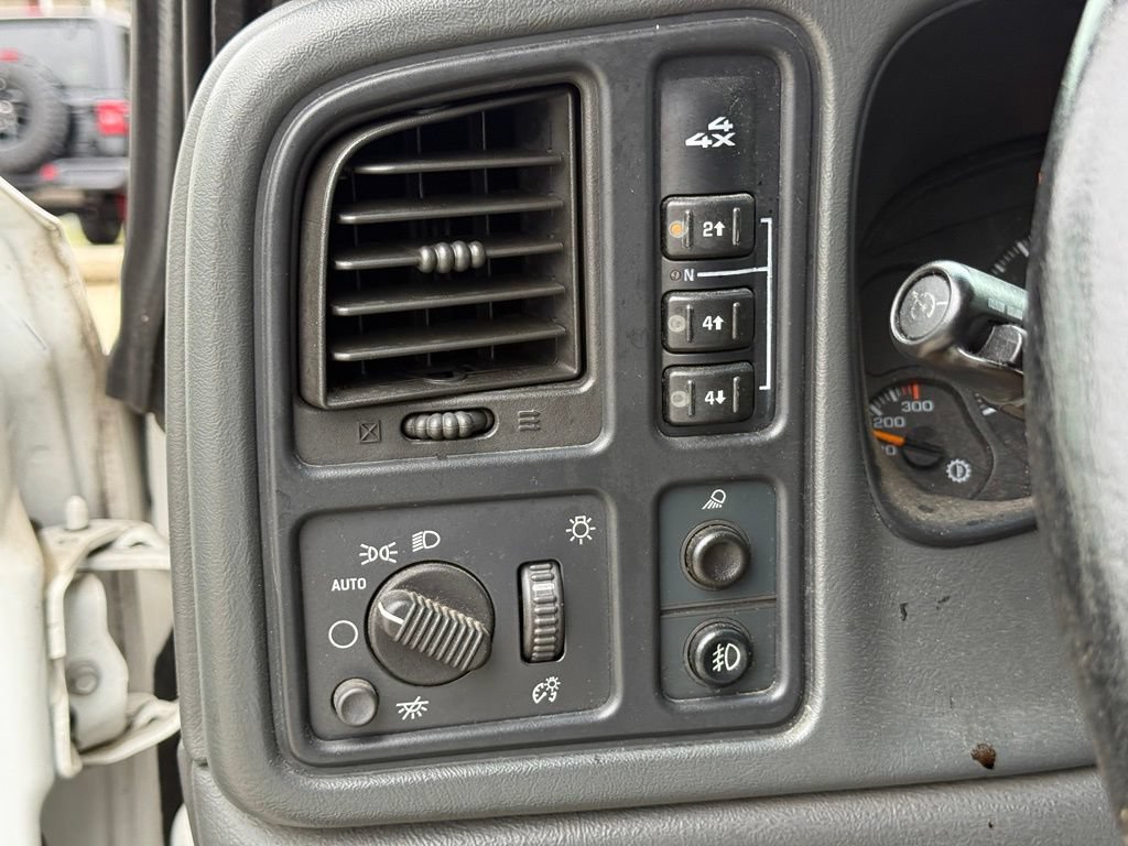 Used 2006 Chevrolet Silverado 2500 LT w/ Skid Plate Package AWD/4WD image 19