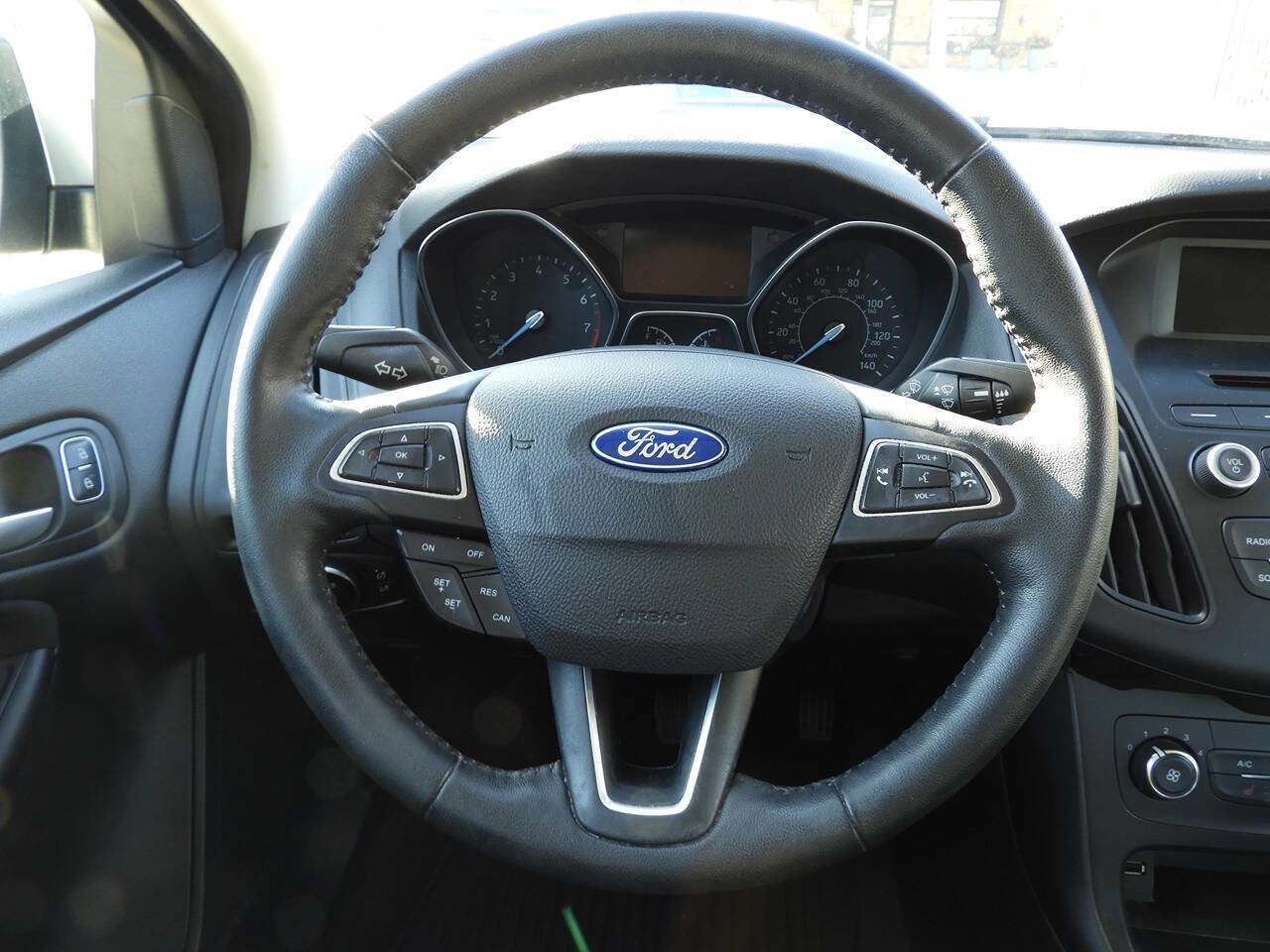 Used 2015 Ford Focus SE w/ SE Cold Weather Package image 18