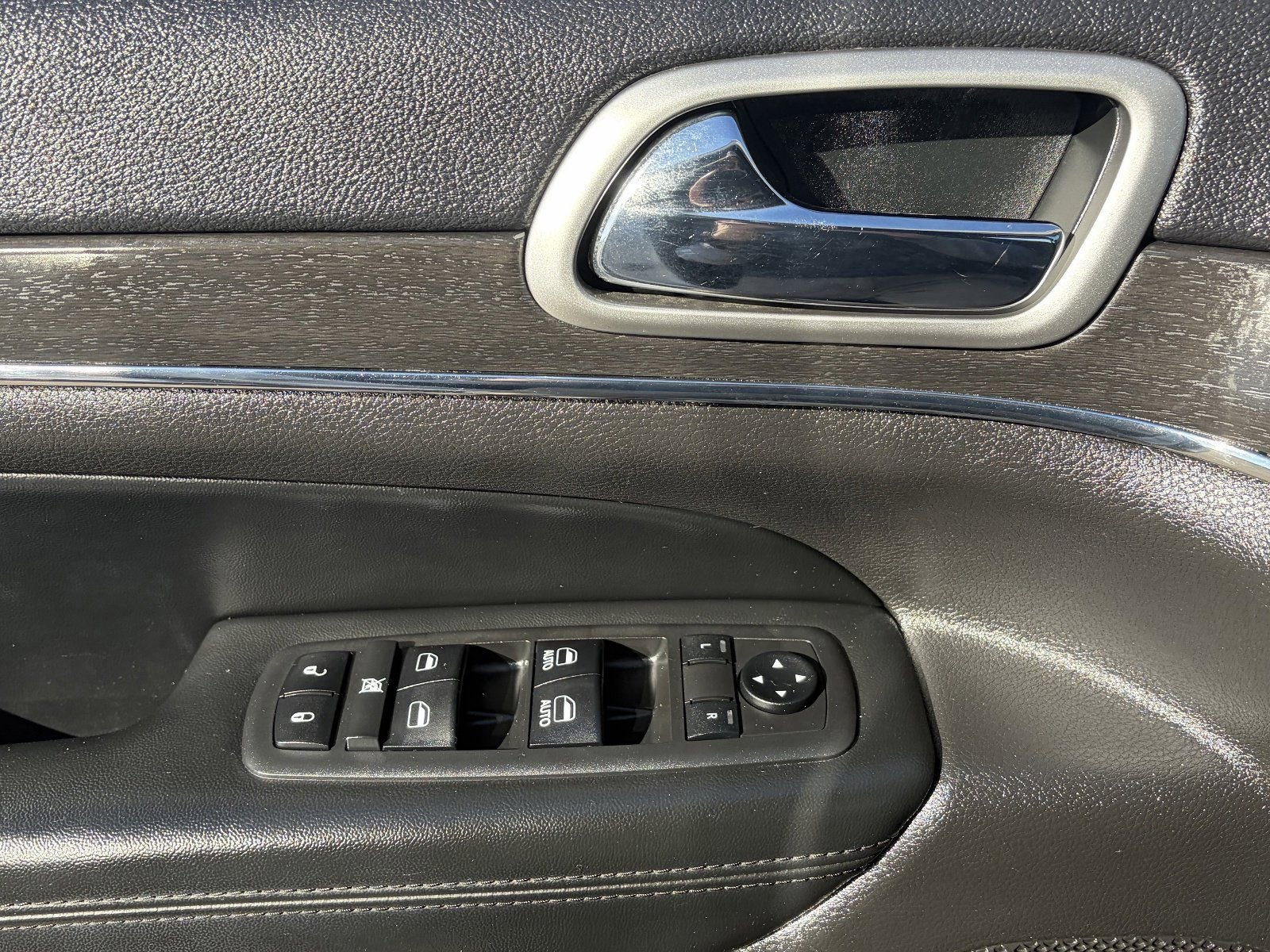 Used 2018 Jeep Grand Cherokee Limited image 23