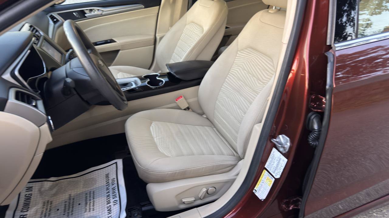 Used 2016 Ford Fusion SE FWD image 29