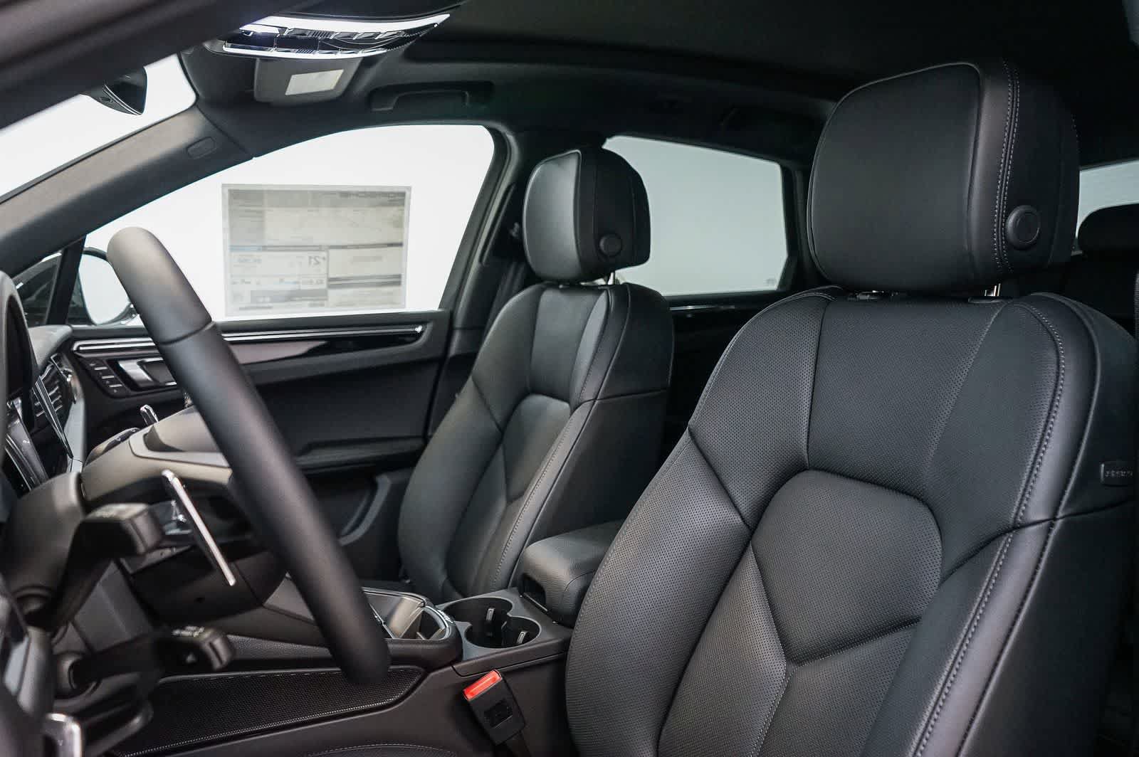 New 2026 Porsche Macan AWD/4WD image 5