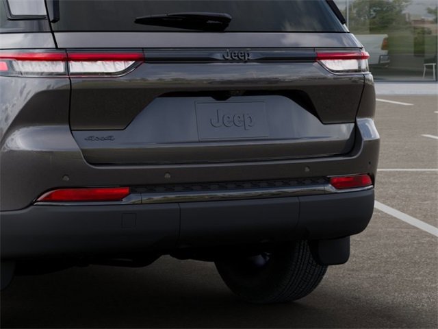 New 2025 Jeep Grand Cherokee Altitude image 13