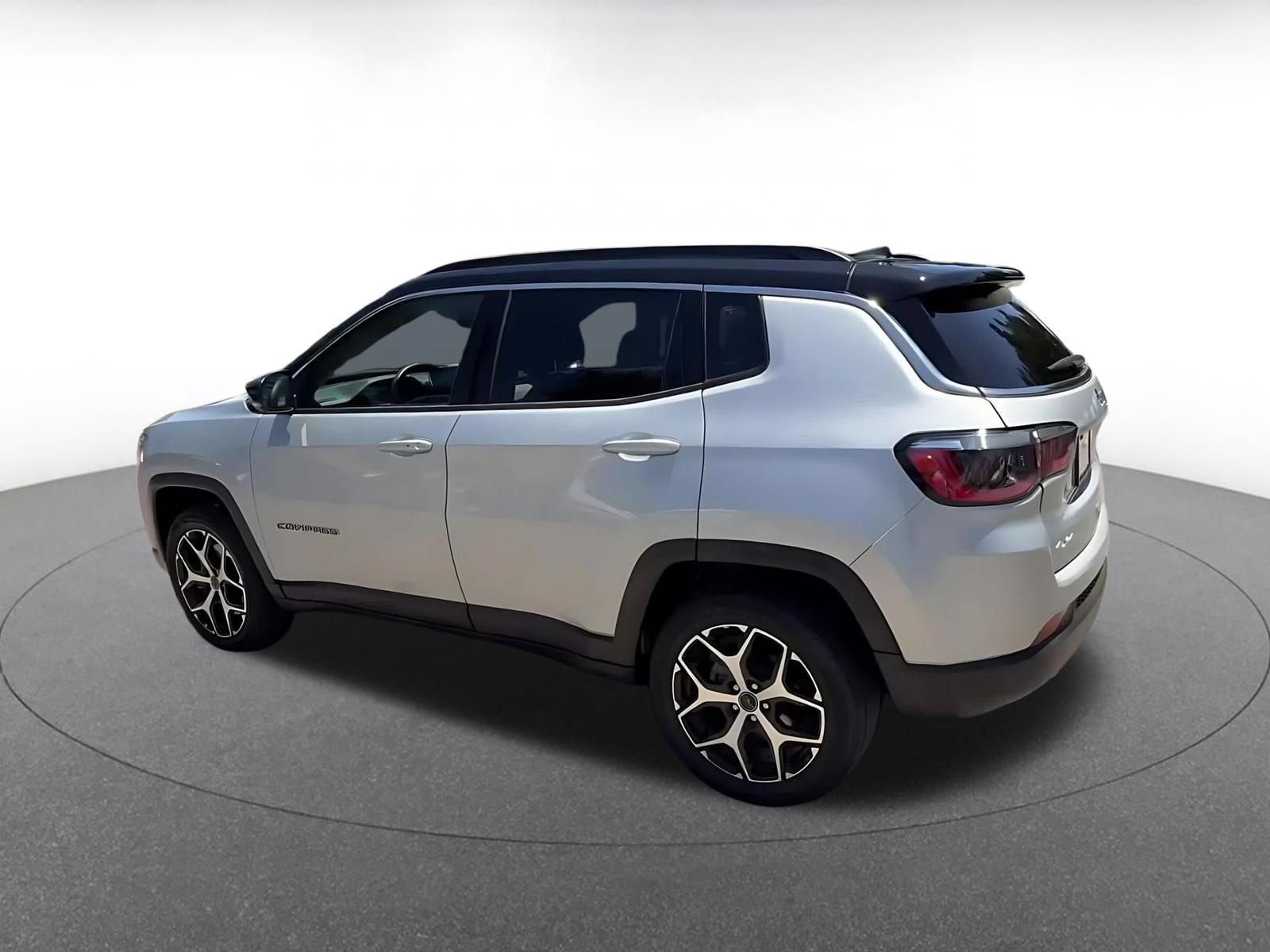 Used 2025 Jeep Compass Limited AWD/4WD image 8