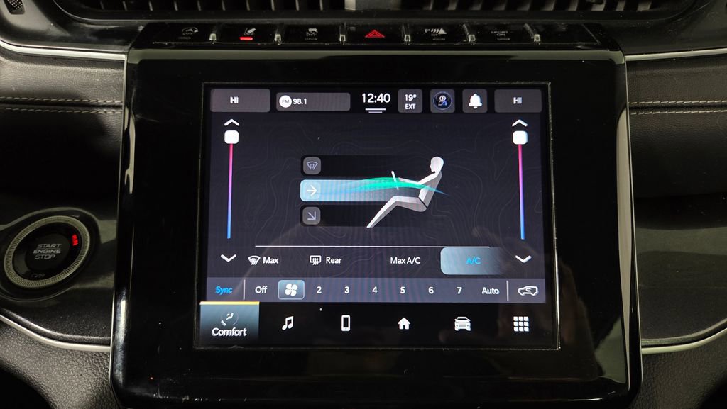 Used 2023 Jeep Grand Cherokee Laredo image 24