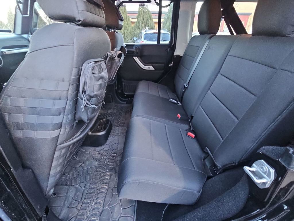 Used 2017 Jeep Wrangler Unlimited Rubicon image 17