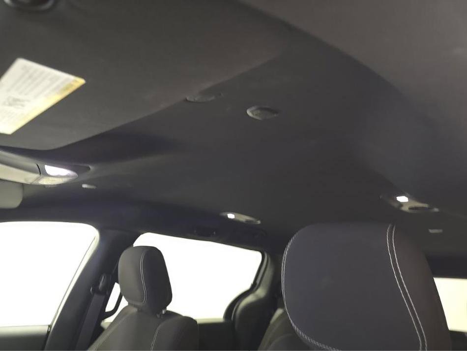 Used 2024 Chrysler Pacifica Touring FWD image 18