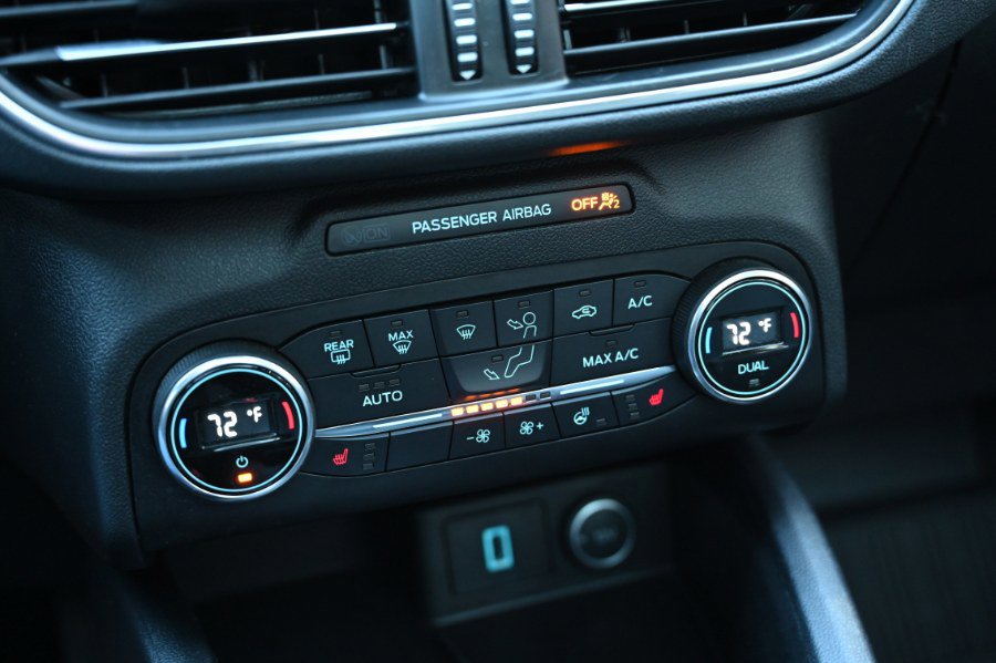 Used 2020 Ford Escape Titanium image 34