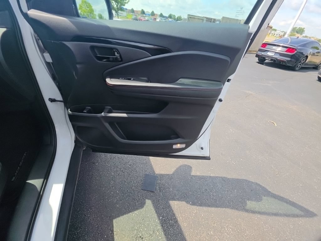Certified 2025 Honda Passport Black Edition image 32