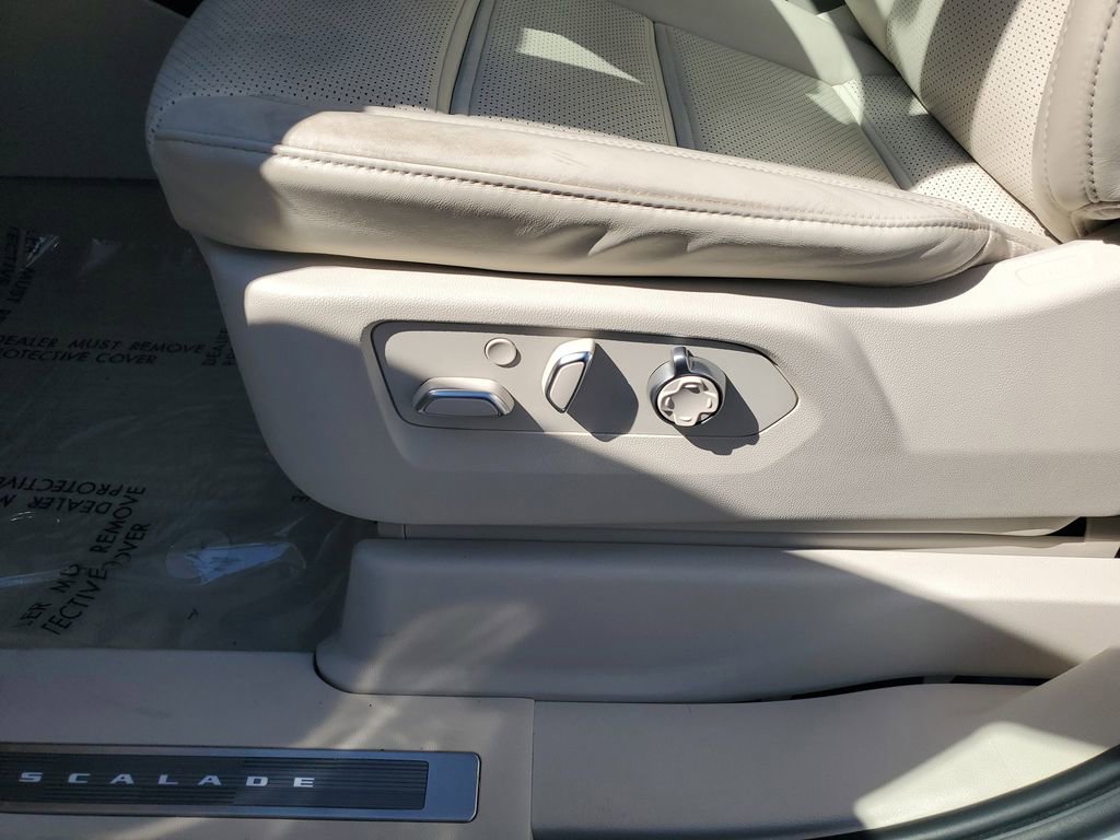 Used 2024 Cadillac Escalade Sport Platinum w/ LPO, ONYX Package image 21