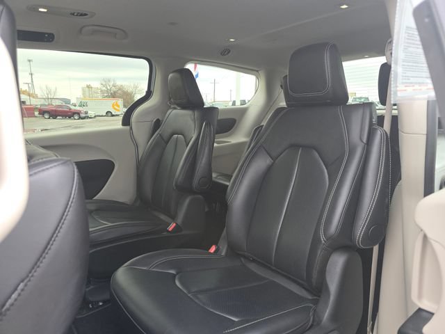 Used 2024 Chrysler Pacifica Limited FWD image 13