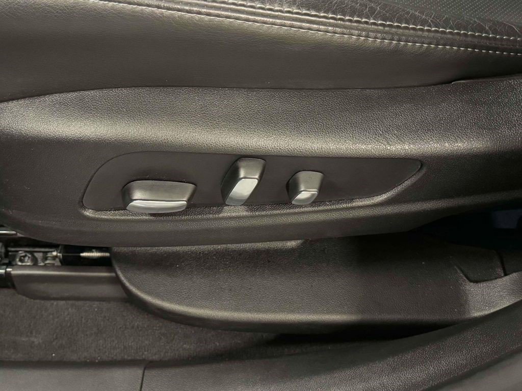 Certified 2025 Cadillac XT6 Premium Luxury image 20