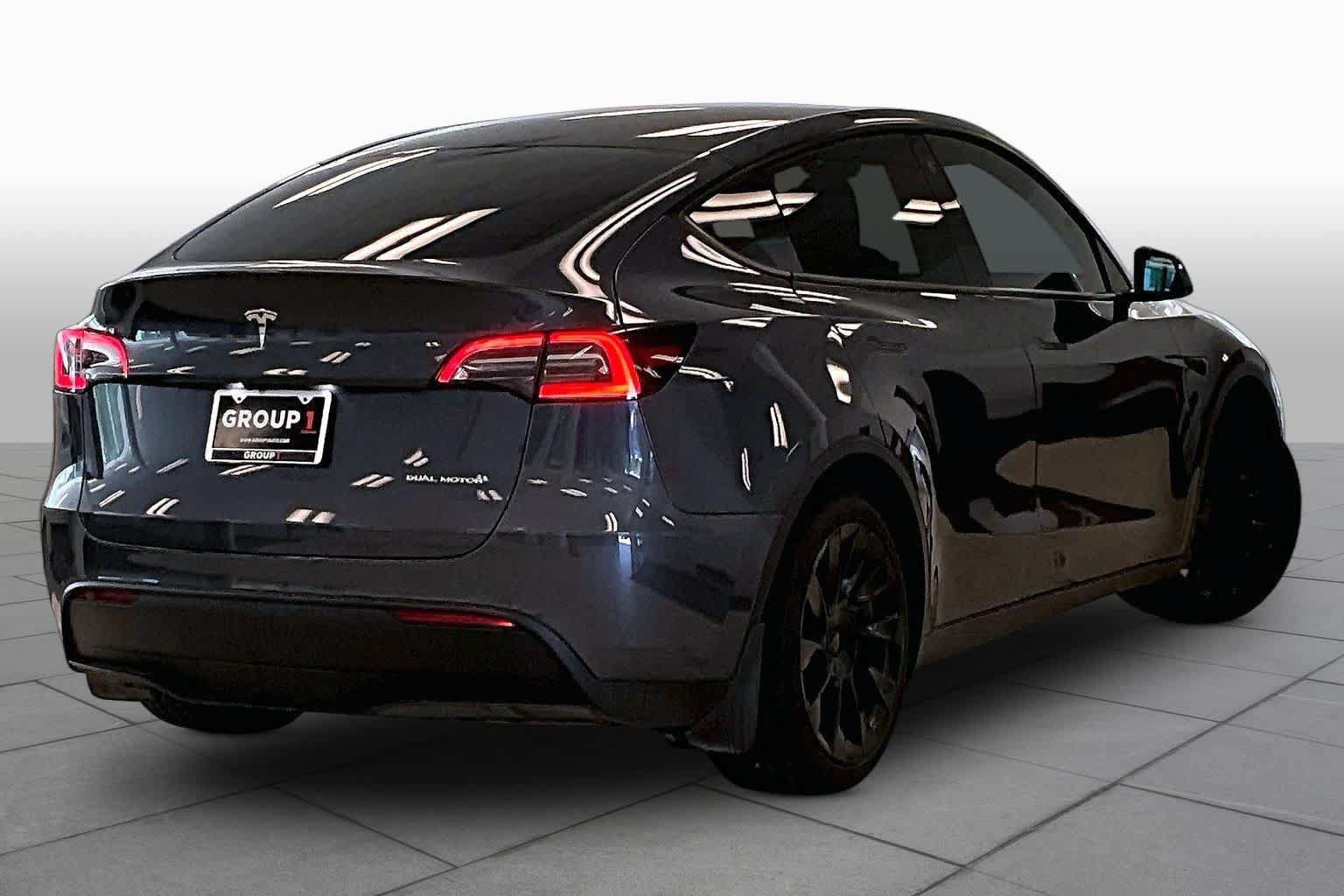 Used 2022 Tesla Model Y Long Range AWD/4WD image 12