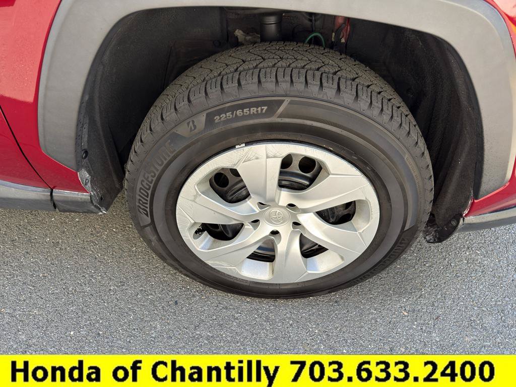 Used 2021 Toyota RAV4 LE AWD/4WD image 29