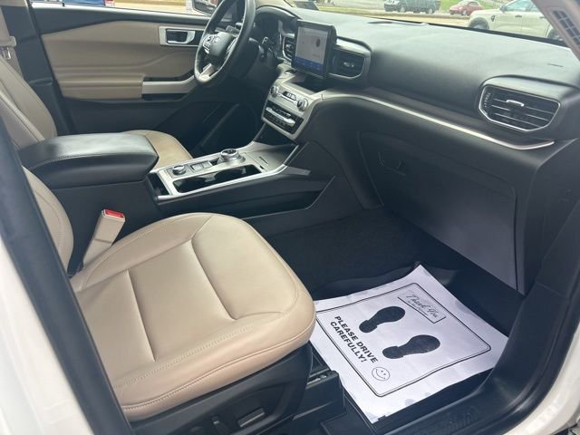 Used 2023 Ford Explorer XLT w/ Equipment Group 202A AWD/4WD image 17