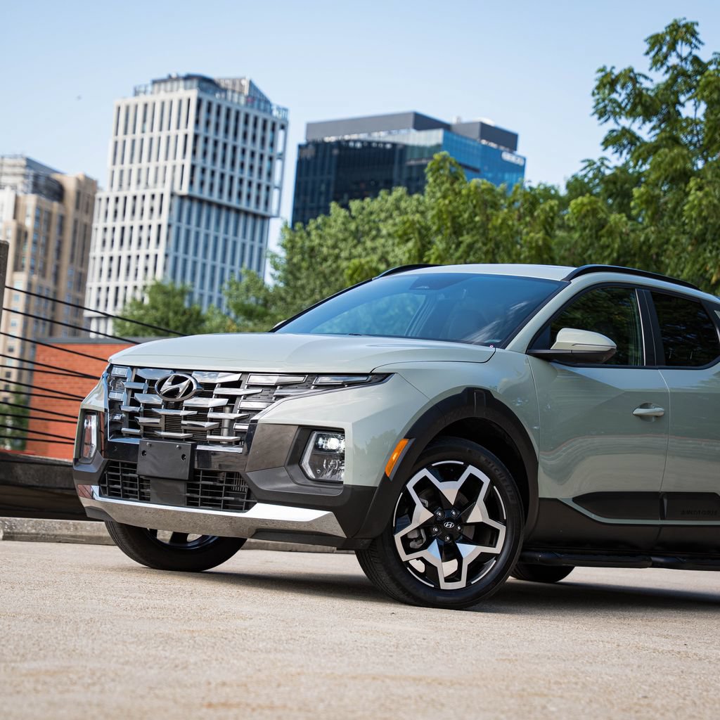 Used 2024 Hyundai Santa Cruz Limited AWD/4WD image 2