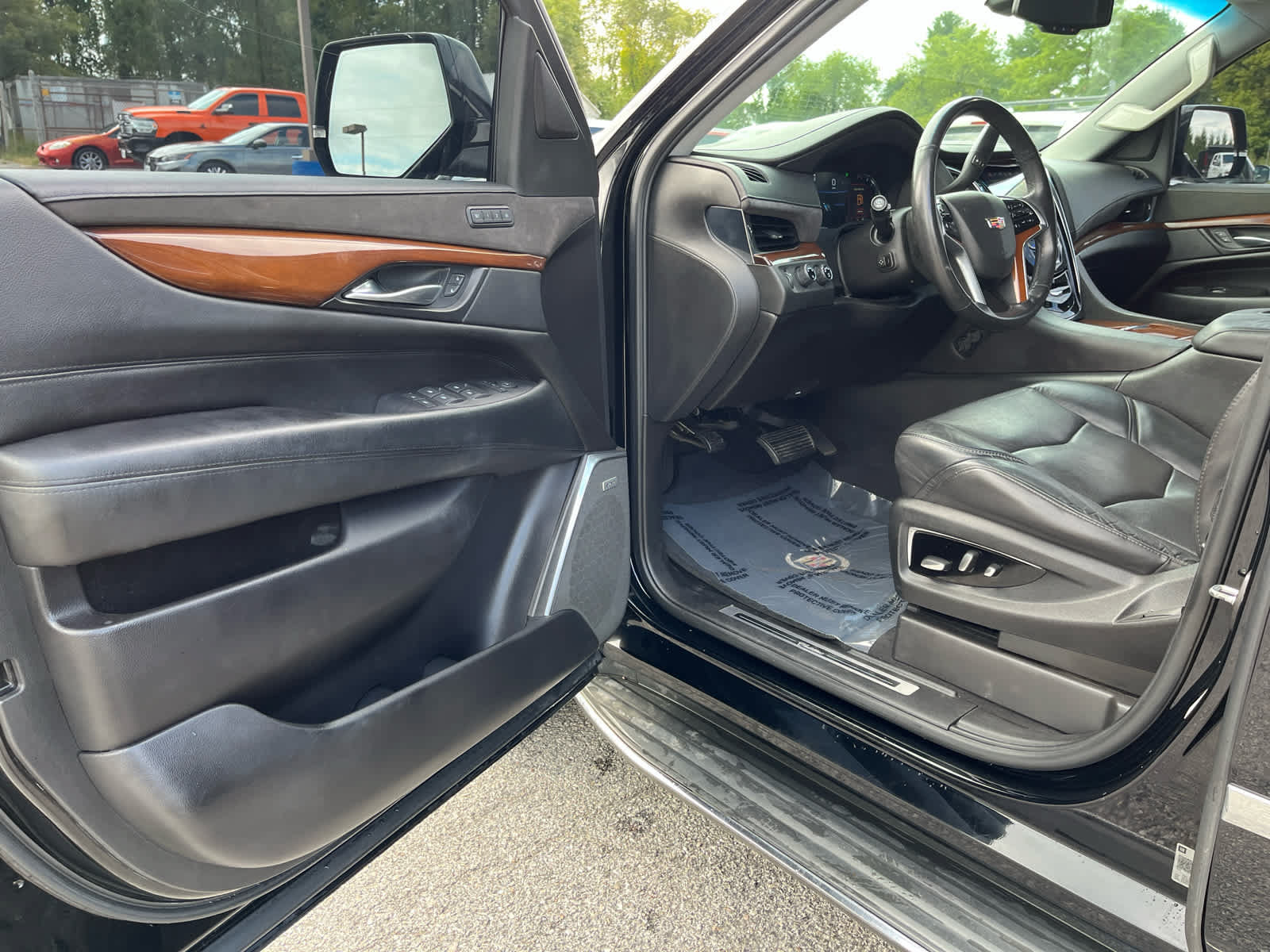 Used 2018 Cadillac Escalade 4WD image 8