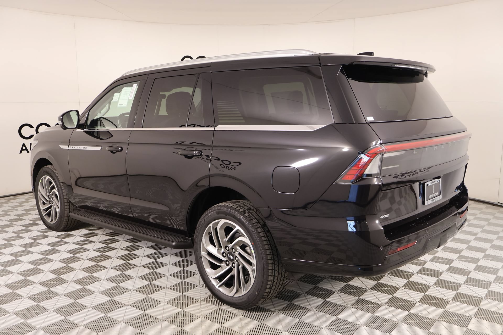 New 2026 Lincoln Navigator Premiere AWD/4WD image 23