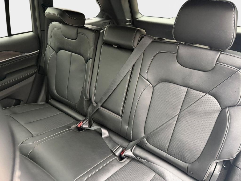 New 2025 Jeep Grand Cherokee Overland w/ MOPAR Finishing Package AWD/4WD image 13