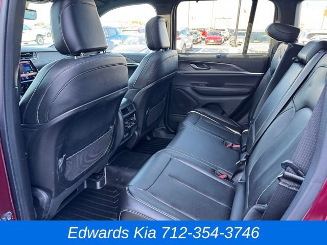 Used 2024 Jeep Grand Cherokee Limited w/ Luxury Tech Group II image 17