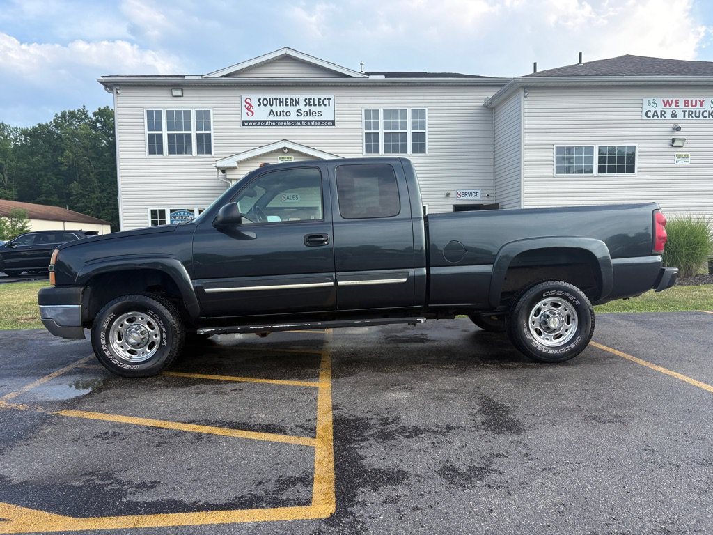Used 2004 Chevrolet Silverado 2500 LS w/ Snow Plow Prep Package AWD/4WD image 1