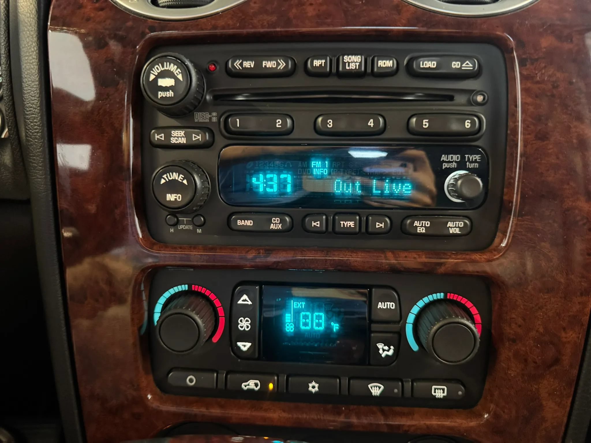 Used 2007 GMC Envoy Denali AWD/4WD image 15