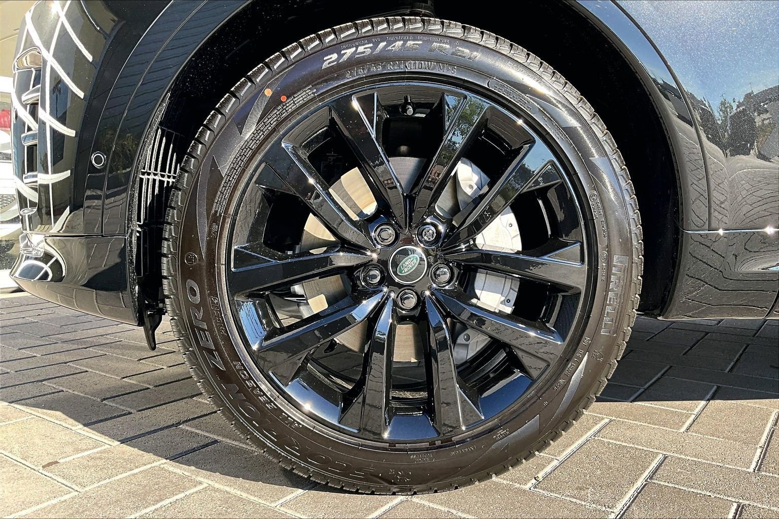 New 2026 Land Rover Discovery Dynamic SE image 13