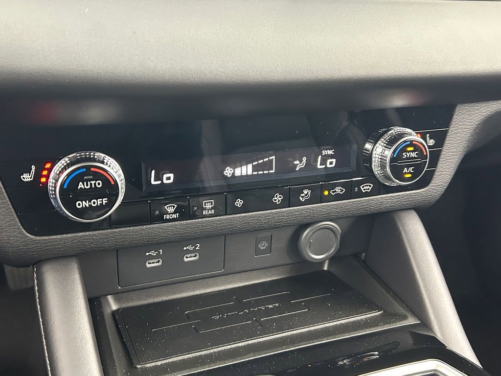 New 2025 Mitsubishi Outlander AWD image 28