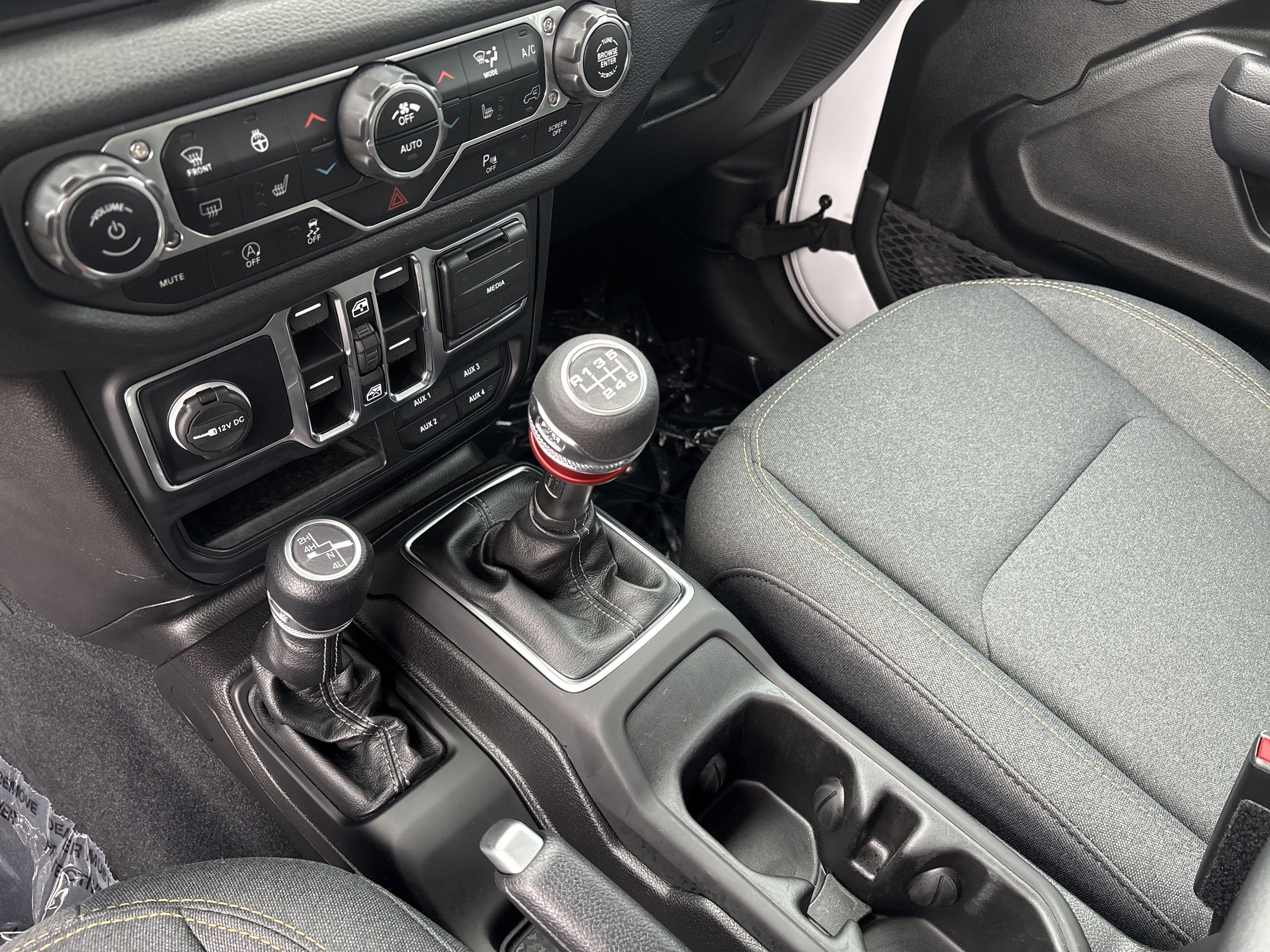 Used 2024 Jeep Wrangler Unlimited Sport AWD/4WD image 13