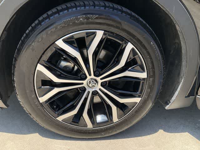 Used 2025 Toyota Crown AWD/4WD image 11