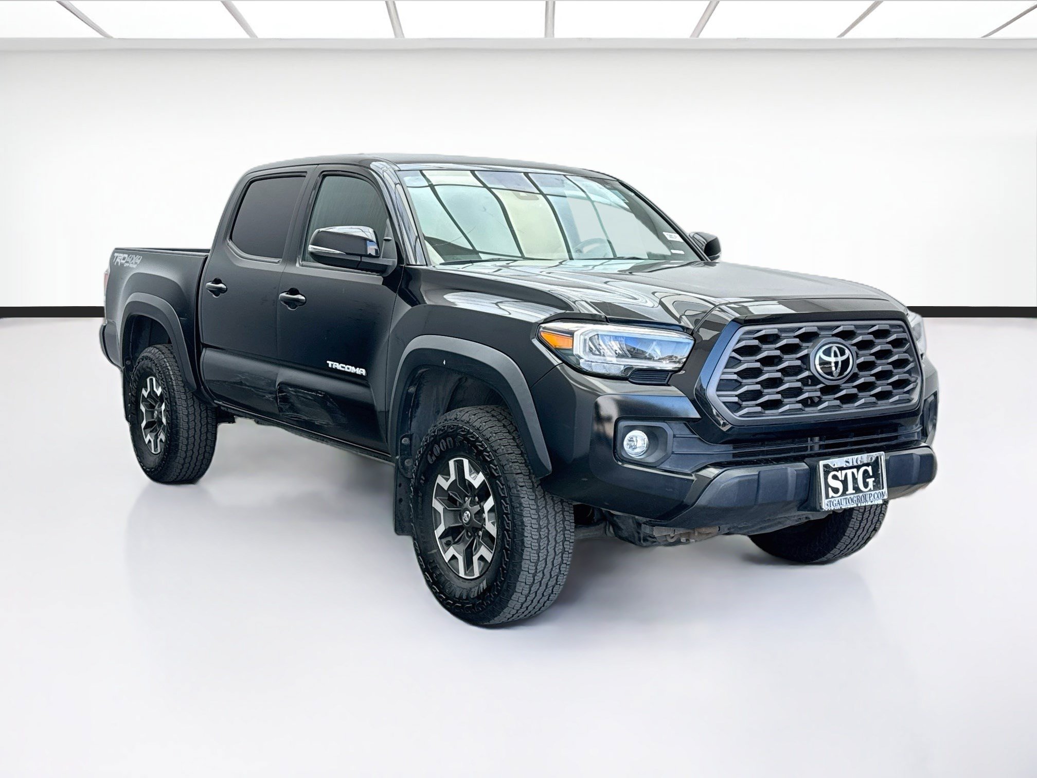 Used 2022 Toyota Tacoma TRD Off-Road w/ Technology Package AWD/4WD image 3
