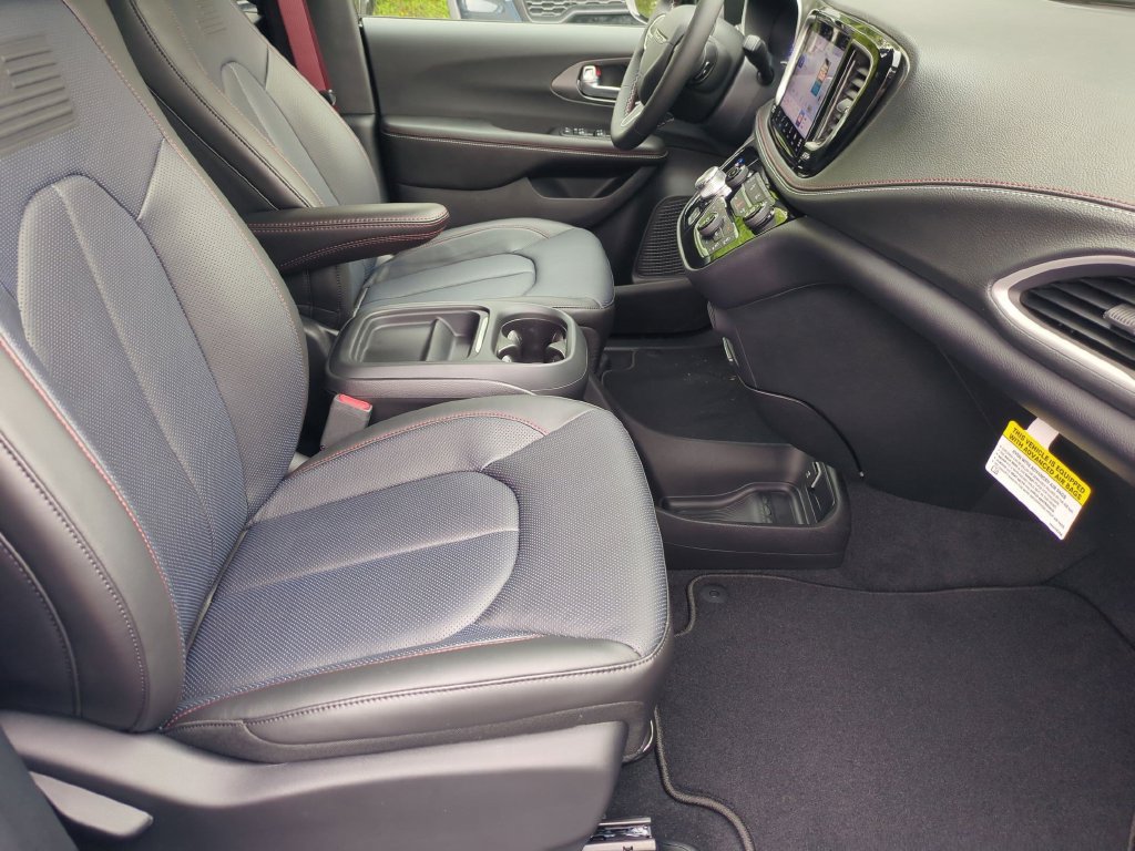 New 2027 Chrysler Pacifica Select FWD image 33
