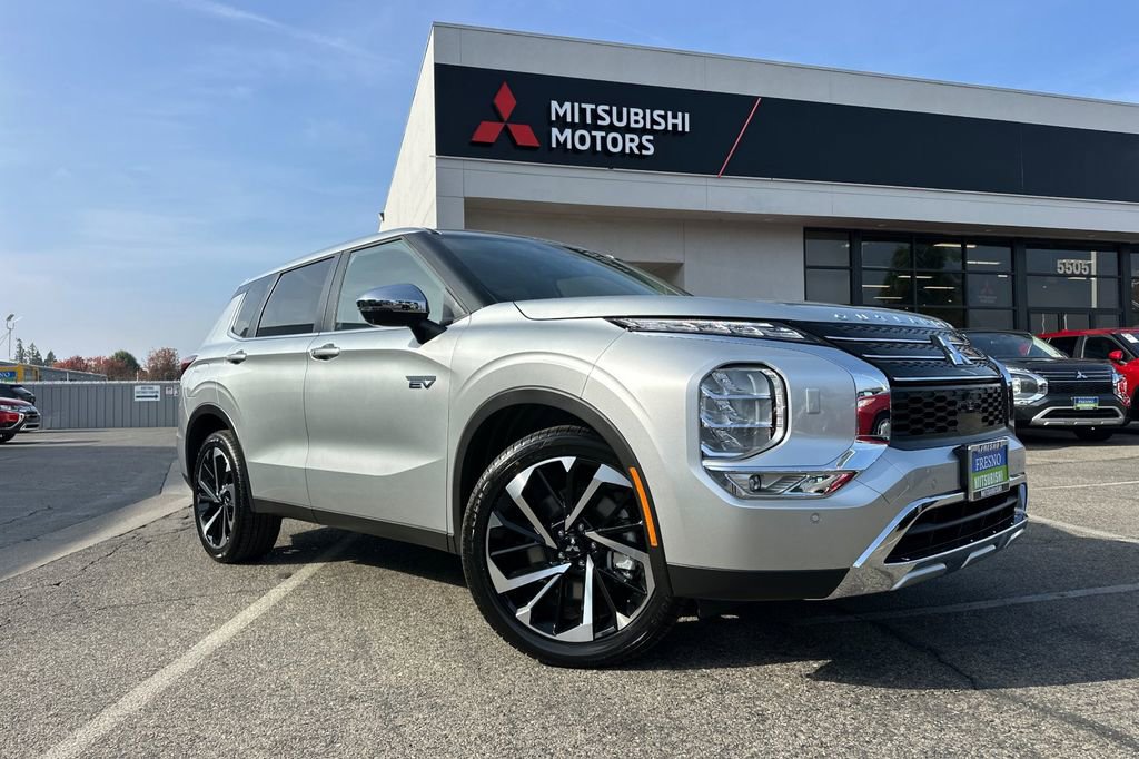 New 2025 Mitsubishi Outlander SE image 2