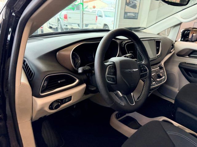 New 2024 Chrysler Voyager LX image 4