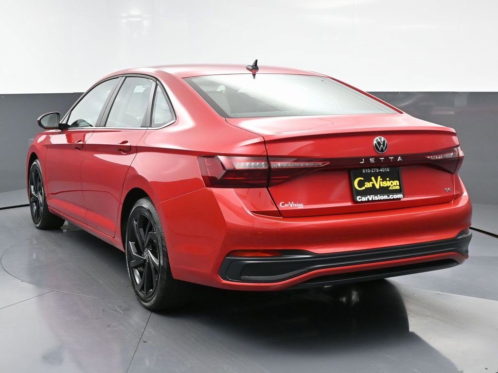 Used 2025 Volkswagen Jetta SE w/ Black Wheel Package image 7