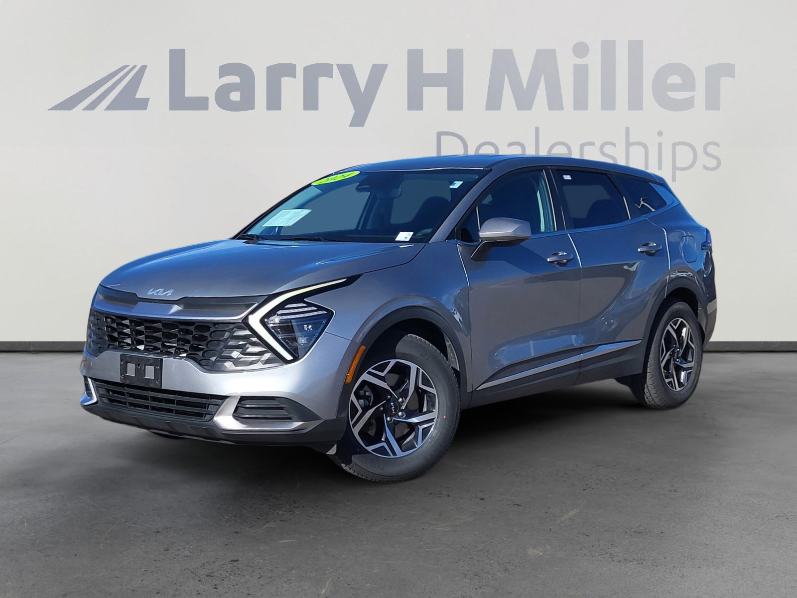 Used 2024 Kia Sportage LX image 1