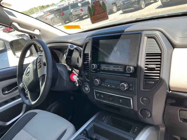 Used 2024 Nissan Titan SV w/ SV Convenience Package image 11