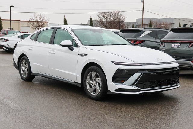New 2026 Hyundai Sonata SE FWD image 1