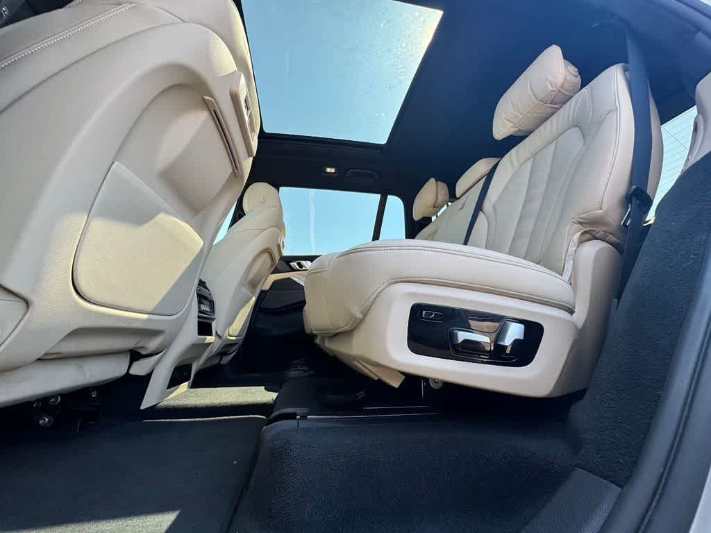 Used 2021 BMW X7 xDrive40i w/ M Sport Package AWD/4WD image 19
