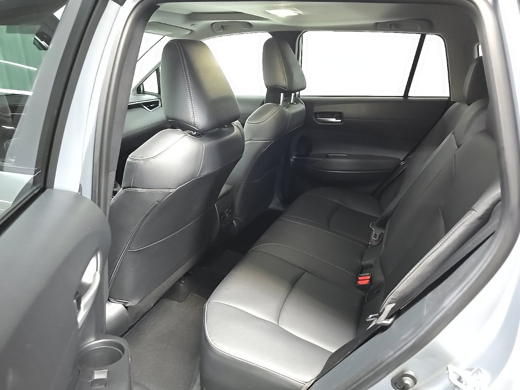 Used 2023 Toyota Corolla Cross XLE w/ Convenience Package AWD/4WD image 31