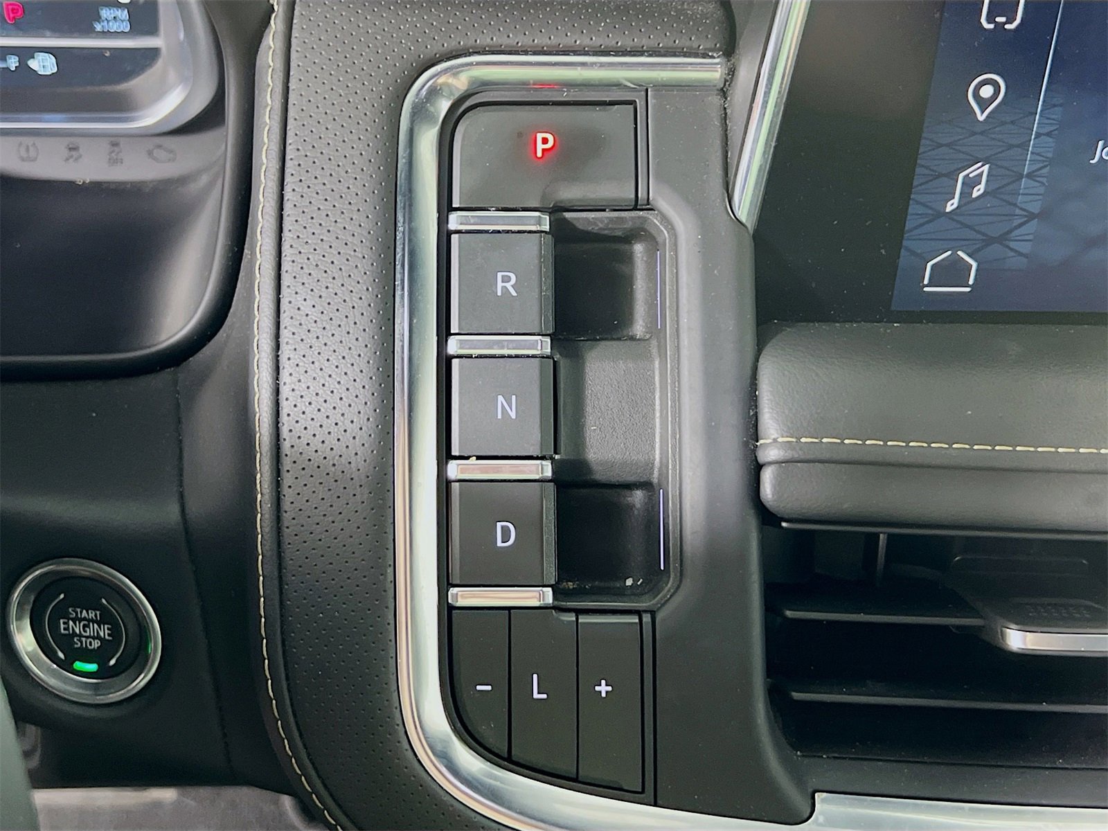 Used 2023 GMC Yukon XL SLT image 19