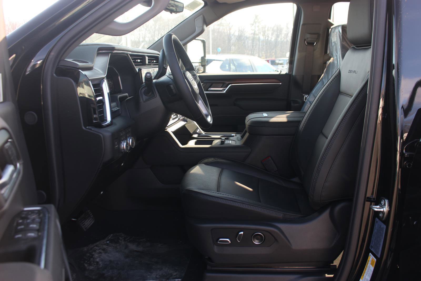 New 2026 GMC Sierra 3500 Denali w/ Denali Reserve Package image 16