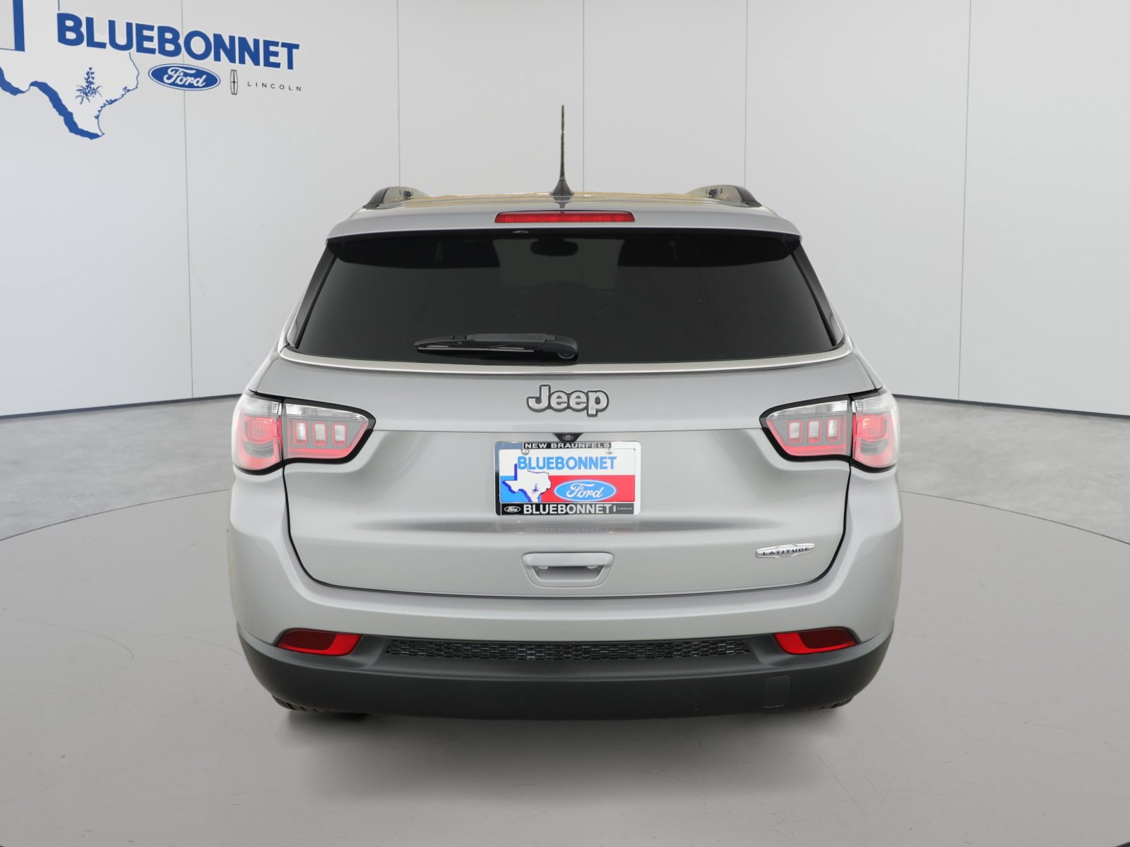 Used 2022 Jeep Compass Latitude FWD image 4