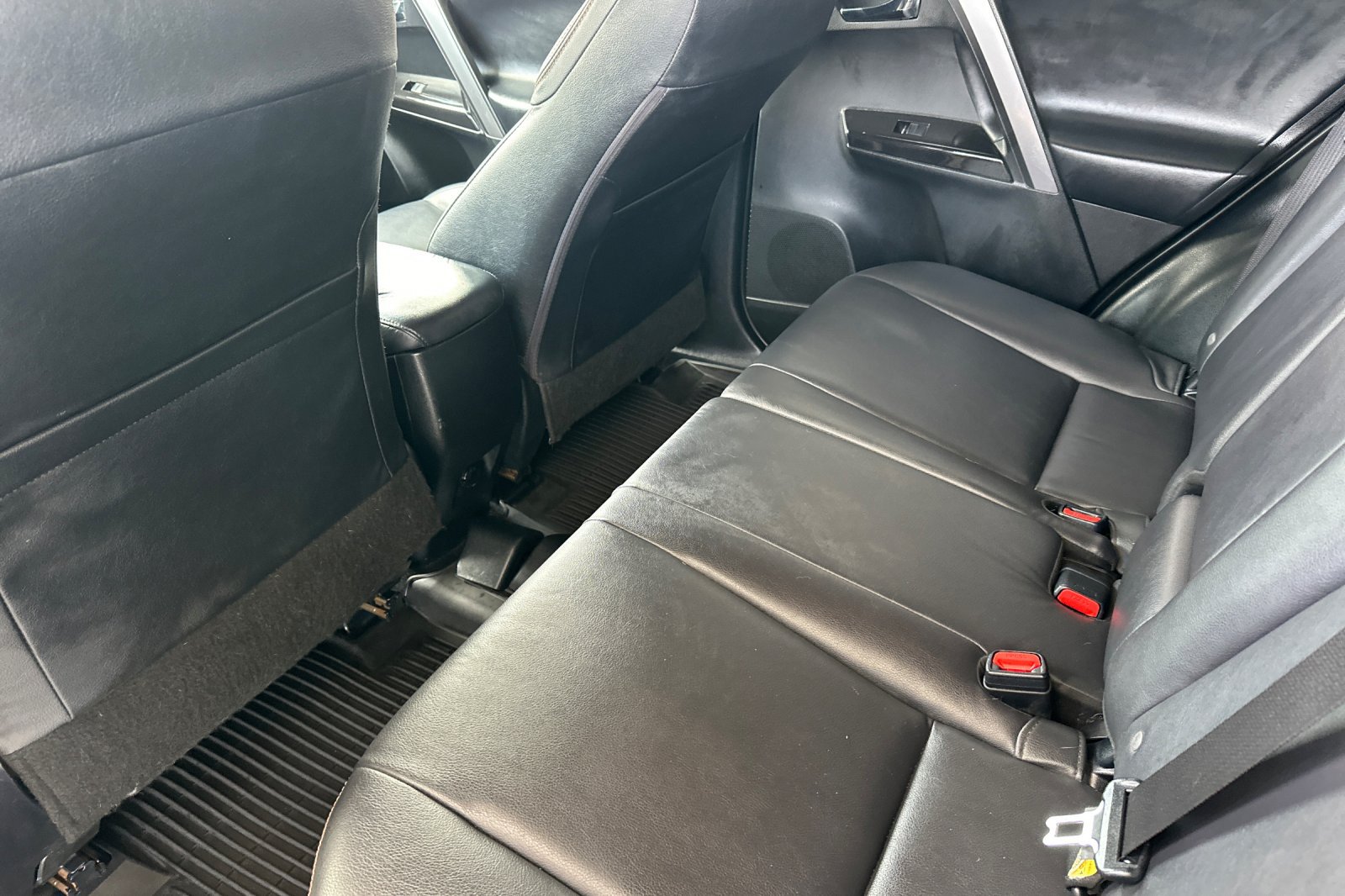 Used 2018 Toyota RAV4 SE w/ Power Extra Value Package AWD/4WD image 12