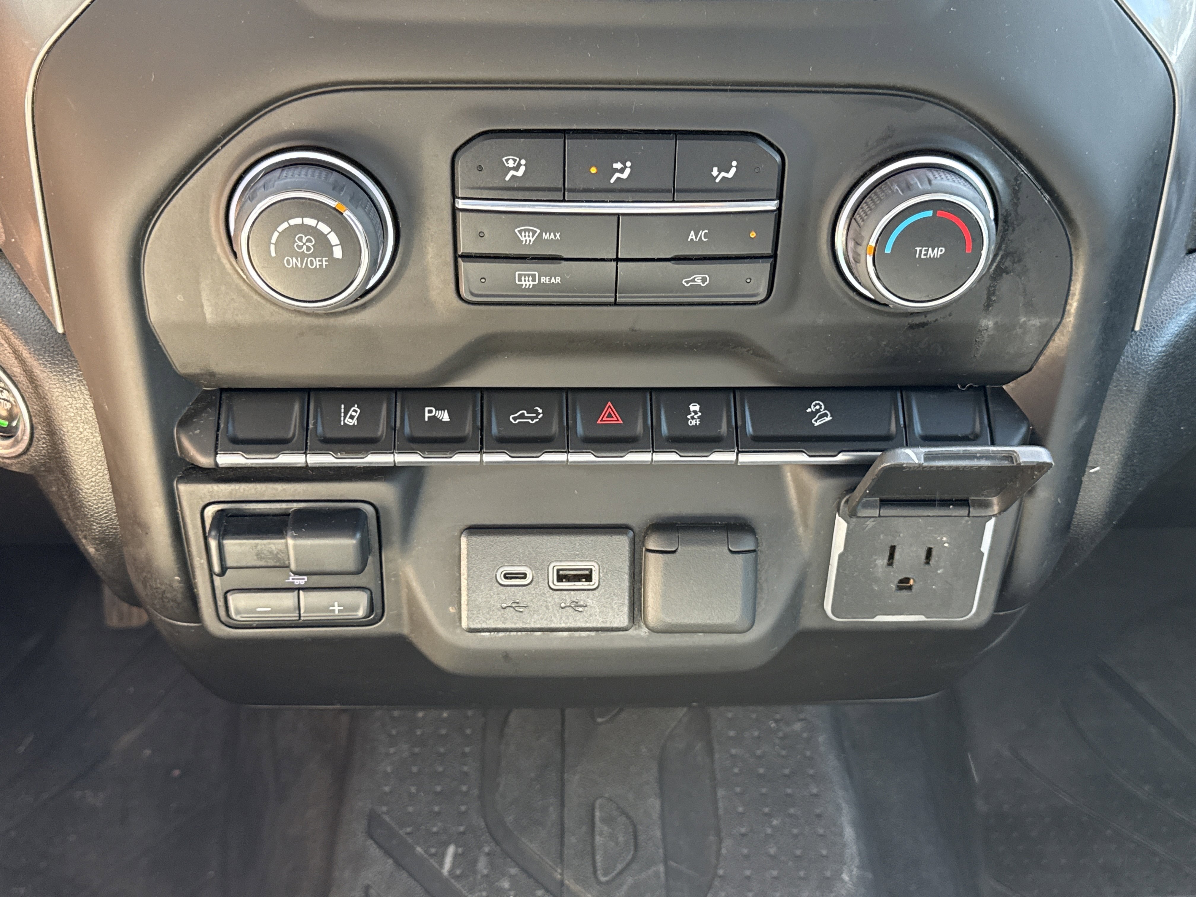 Used 2024 Chevrolet Silverado 2500 Custom w/ Custom Value Package image 16